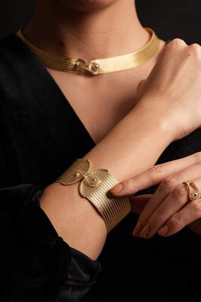 Tulipa 15 Sıra Bileklik 7 Sıra Gerdanlık Özel Seri Taş Detaylı Altın Set Sarı