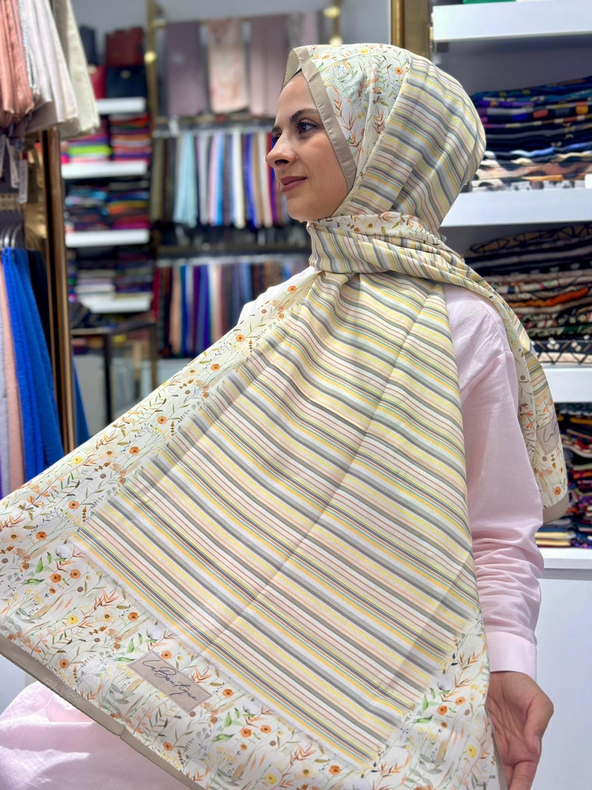 La Boutique Desenli Özel Şal - Krem