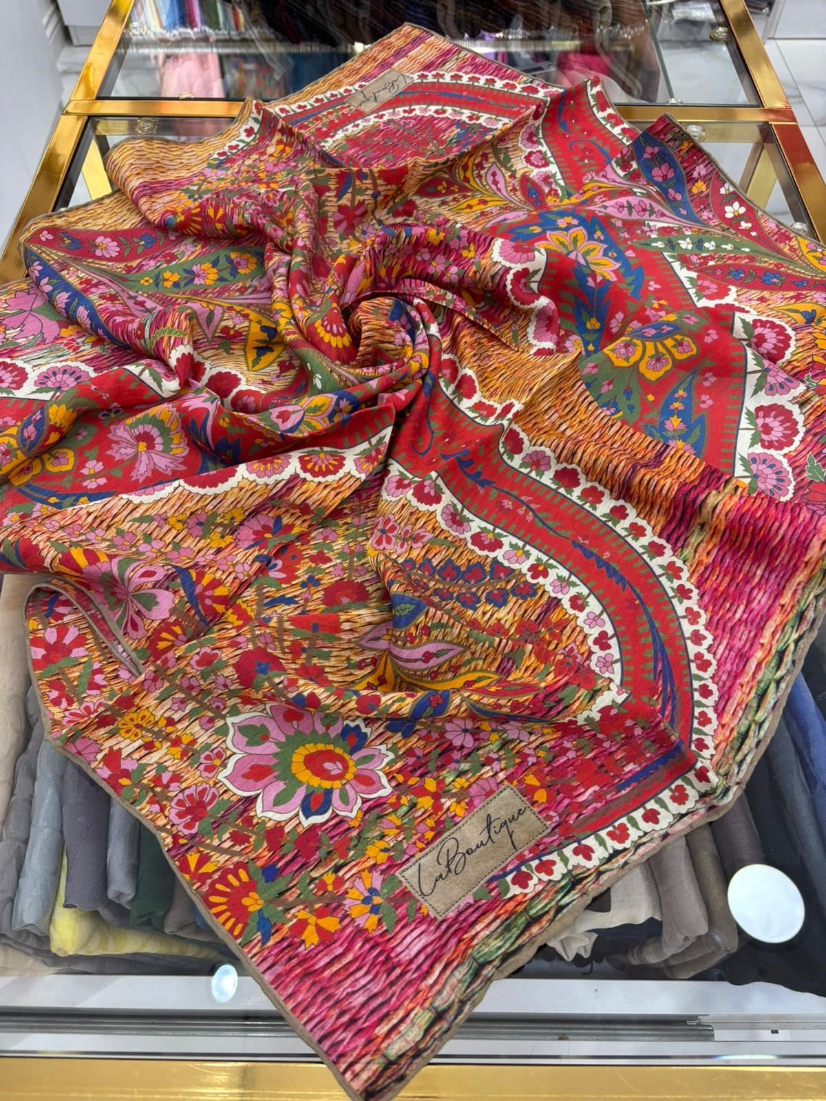 La Boutique Yeni Sezon Güz Yaz Serinliği Eşarp 01