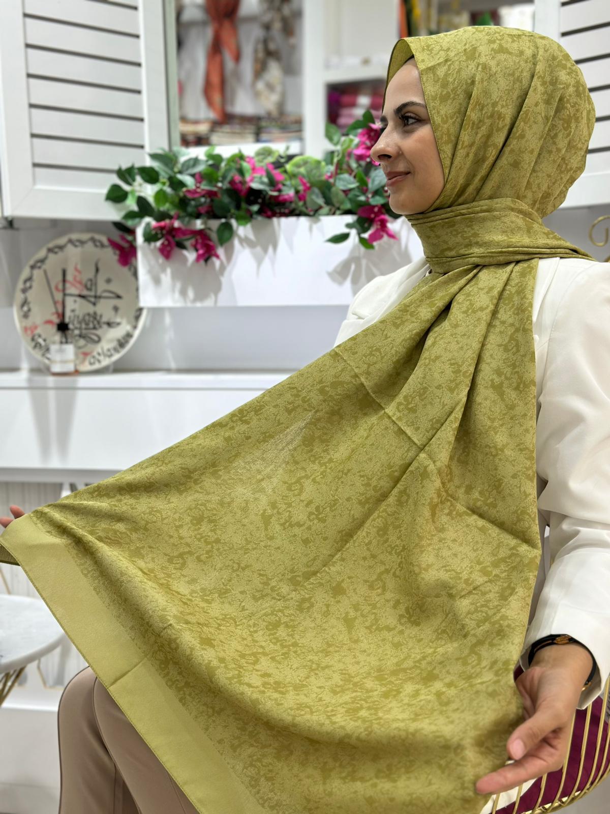 Silvia Bulut Desenli Şal Yeni Yağ Yeşili Rengi