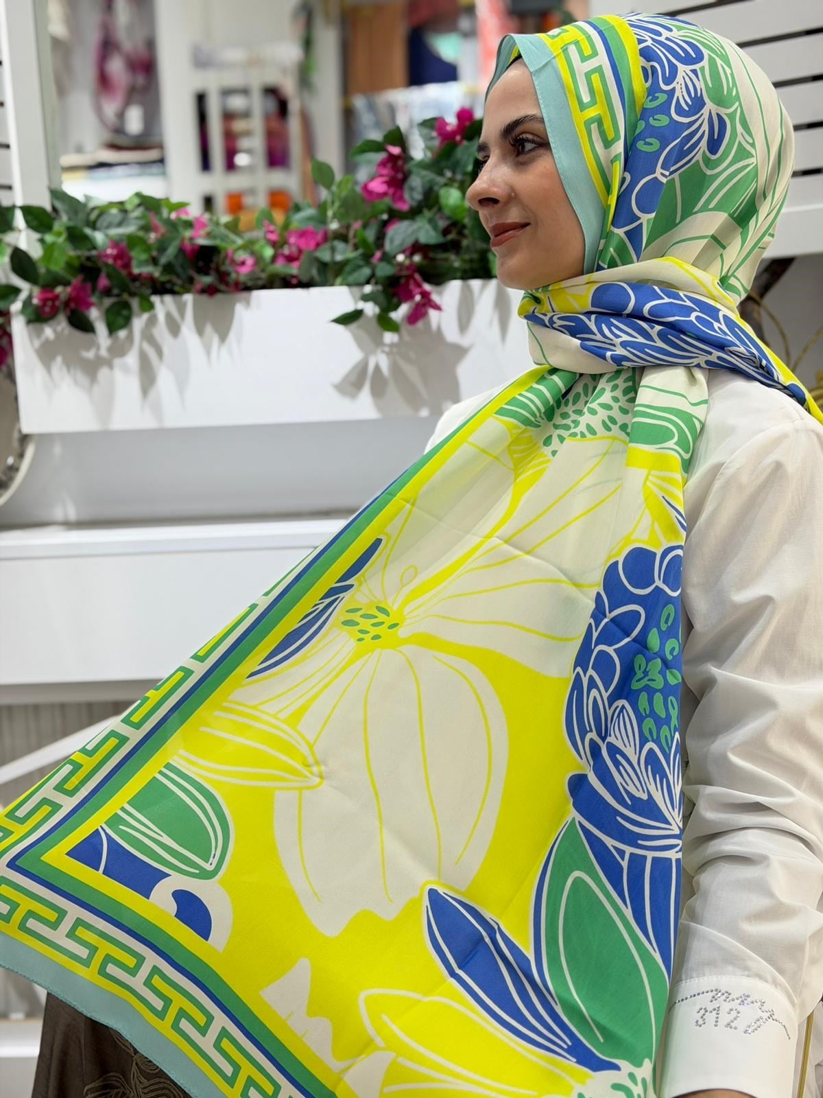 Sisley Desenli Floş Viskon Şal 02