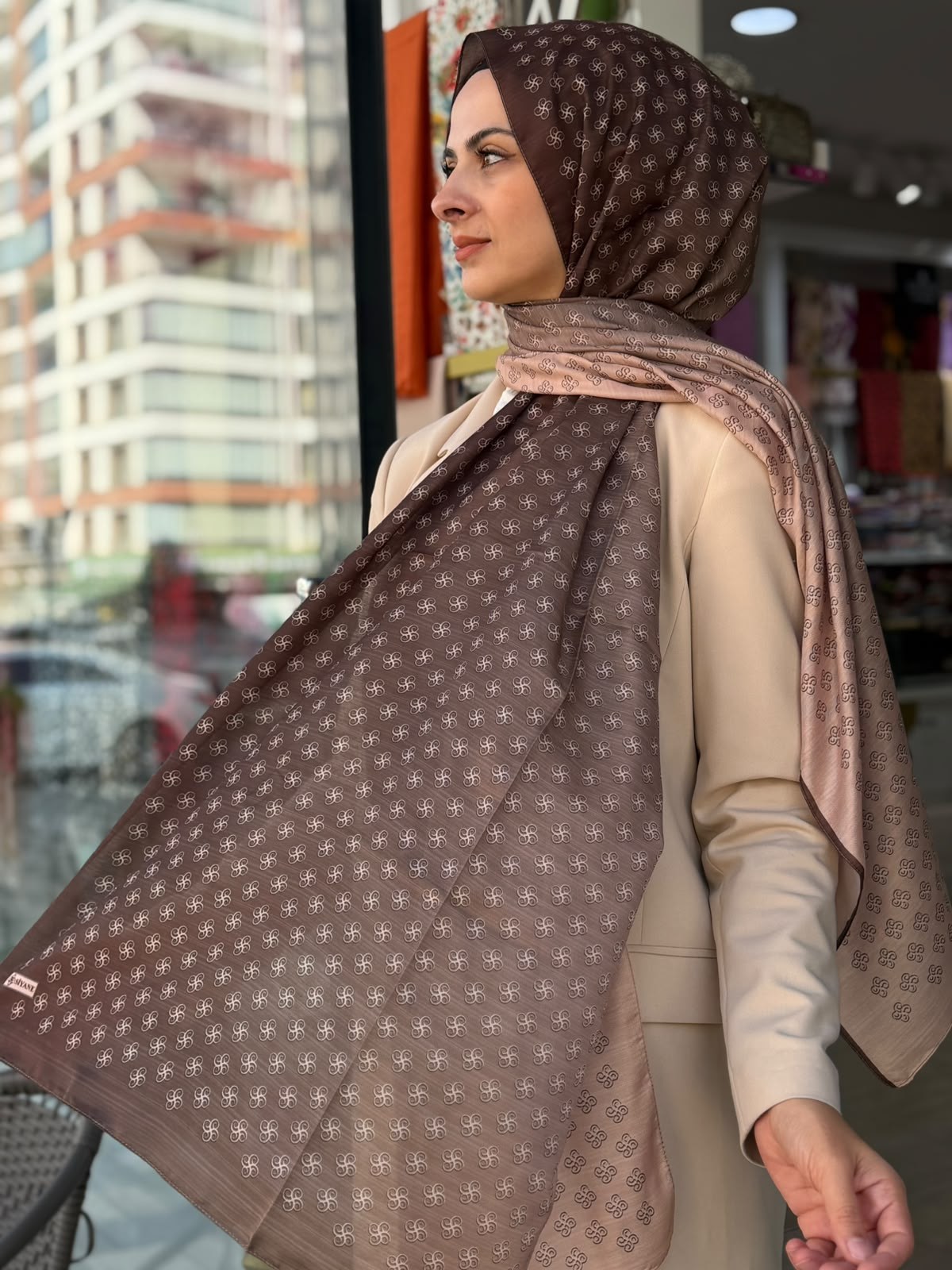 Siyane Desenli Şal
