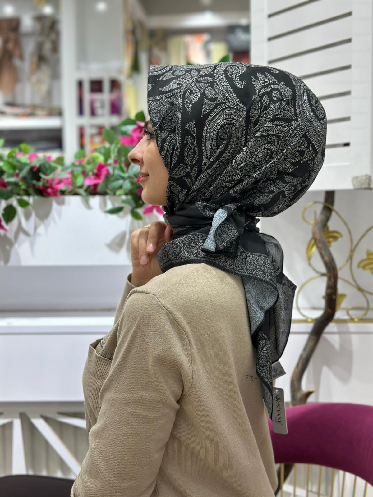 Siyane Motif Desenli Eşarp 07