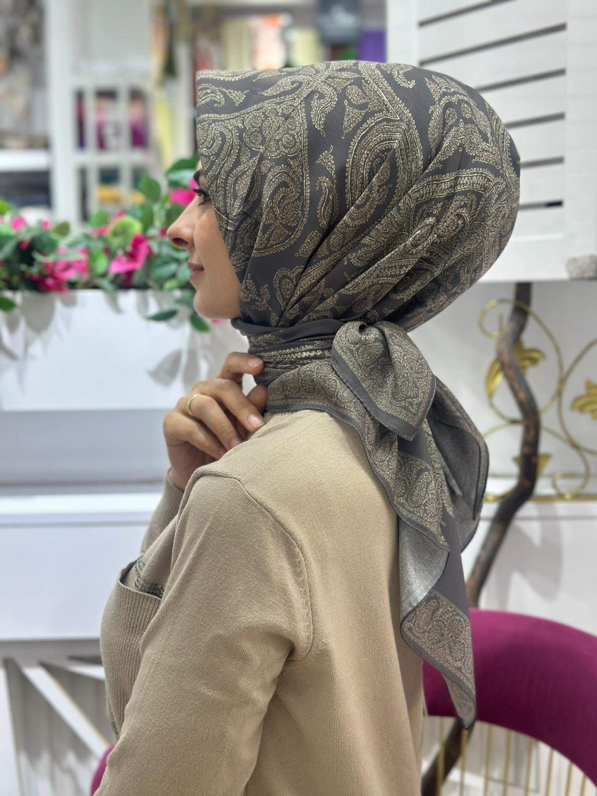 Siyane Motif Desenli Eşarp 15