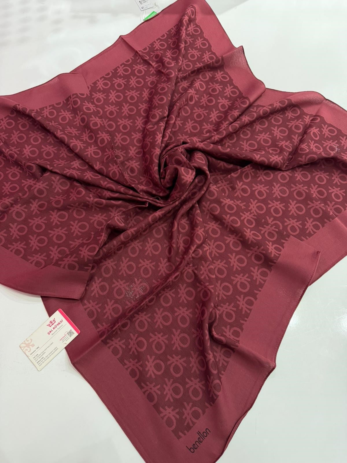 Benetton Monogram Elegante Eşarp 01