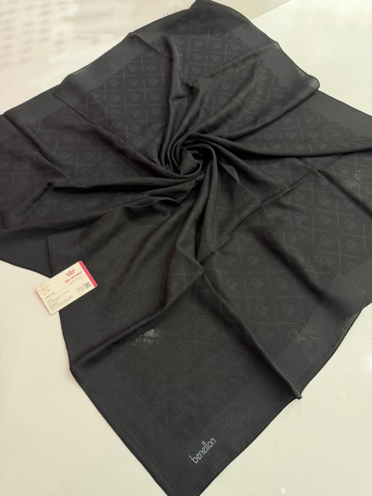 Benetton Monogram Elegante Siyah Rengi