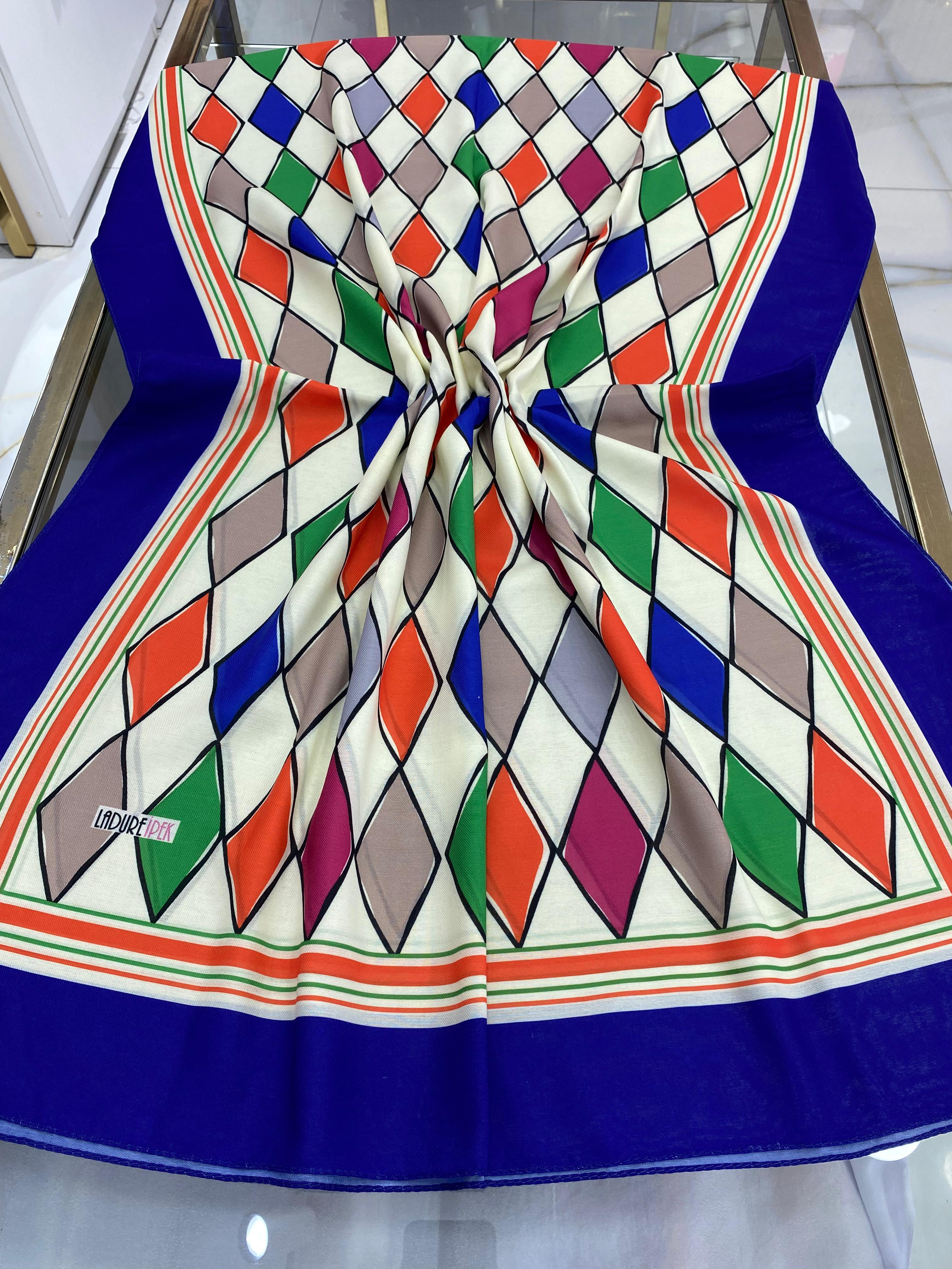 Desenli Butik Şal (Saks)