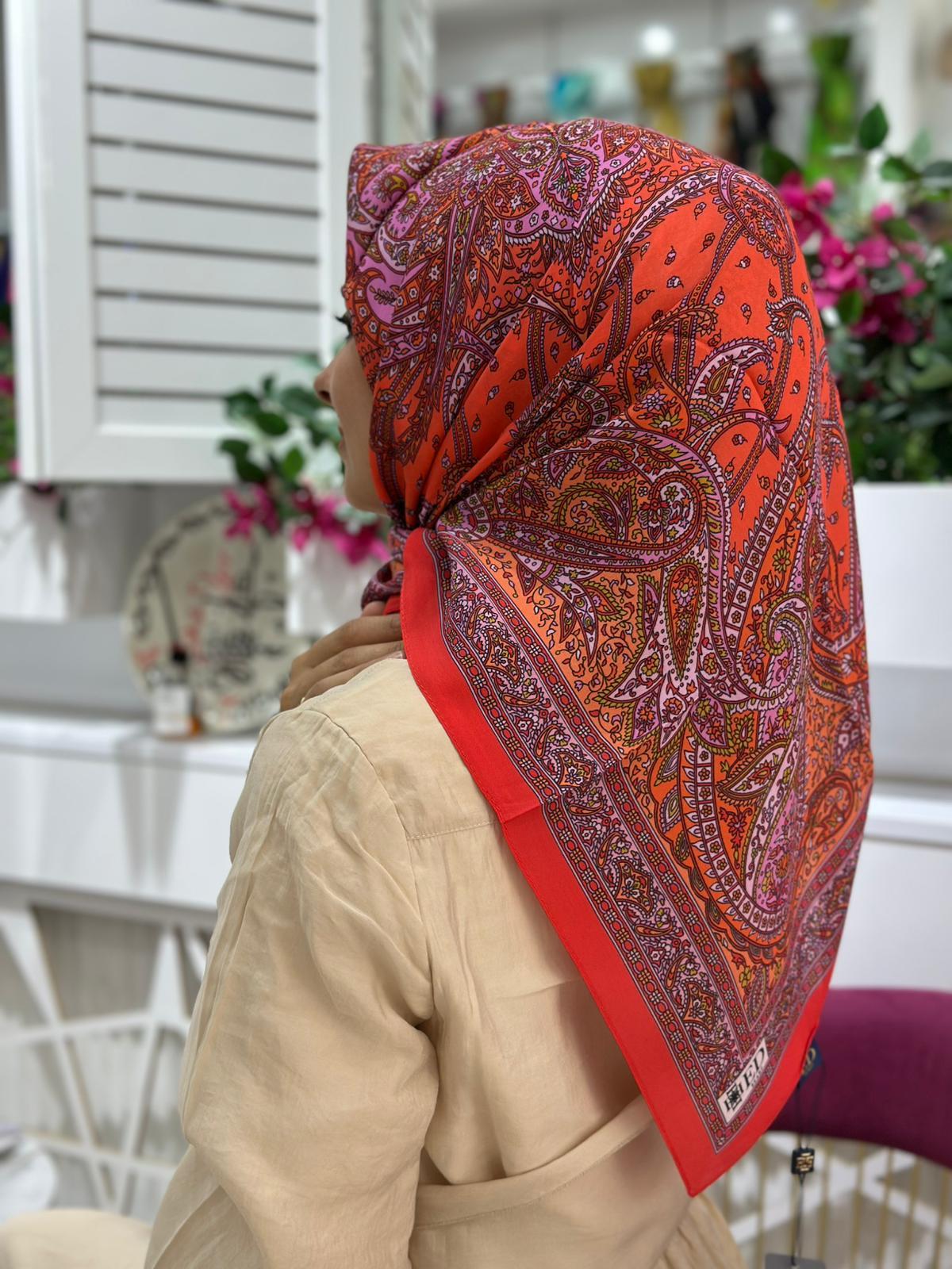 Ed Scarf Desenli Eşarp Kırmızı Rengi