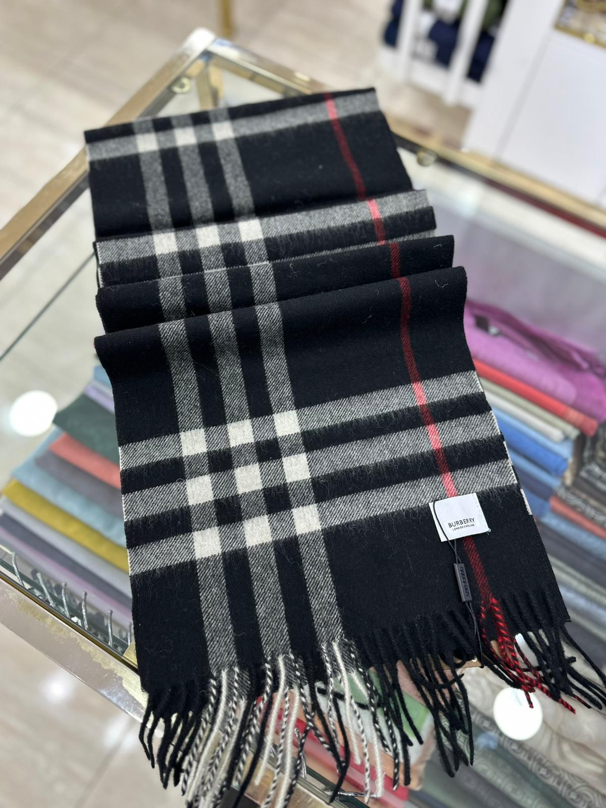 İthal Ekose Atkı Siyah Rengi