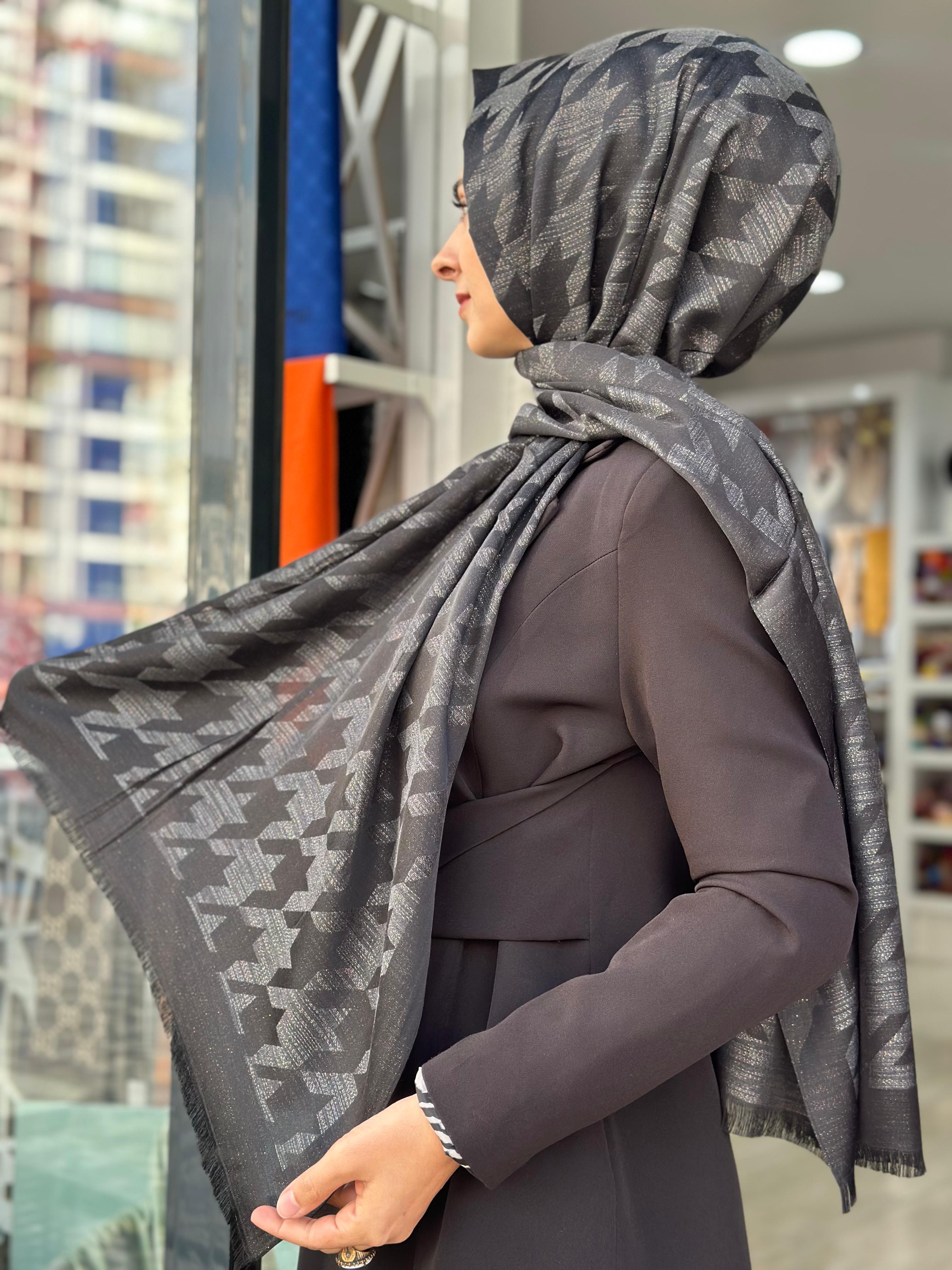 İthal Kazayağı Simli Şal Sİyah Rengi