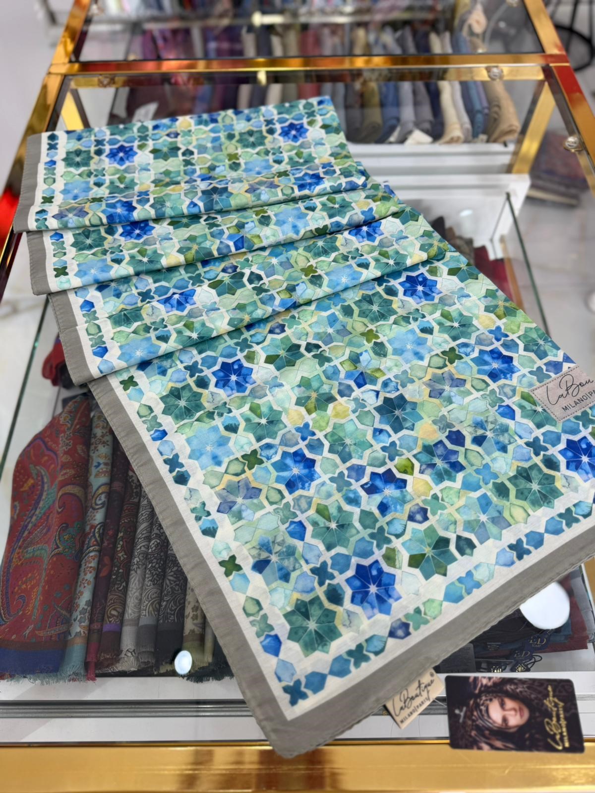 La Boutique Desenli Özel Seri Şal 01