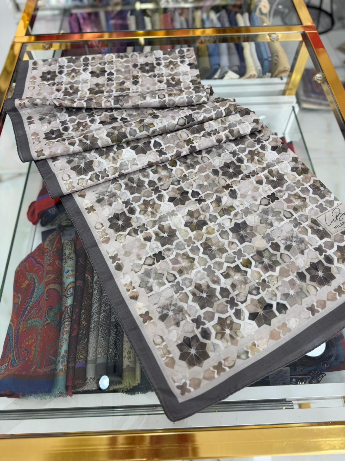 La Boutique Desenli Özel Seri Şal 07