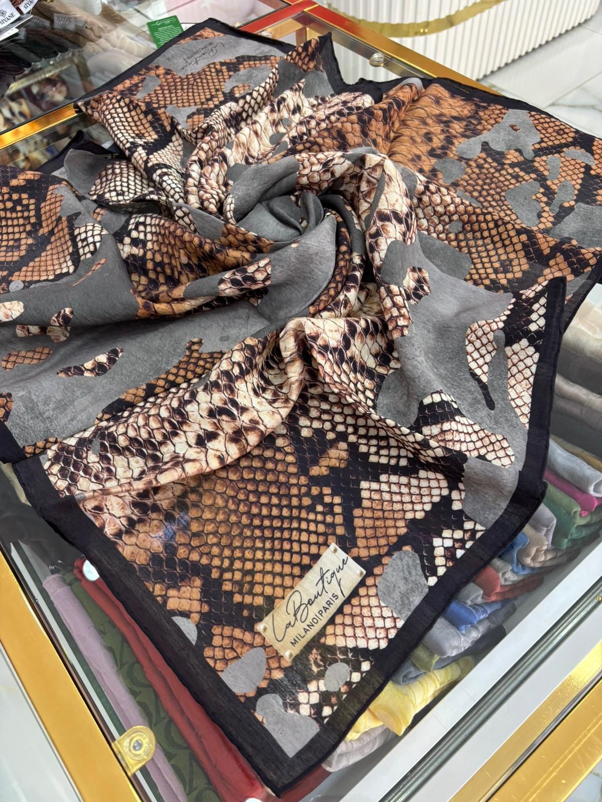 La Boutique Yeni Sezon Desenli Güz Yaz Serinliği Eşarp