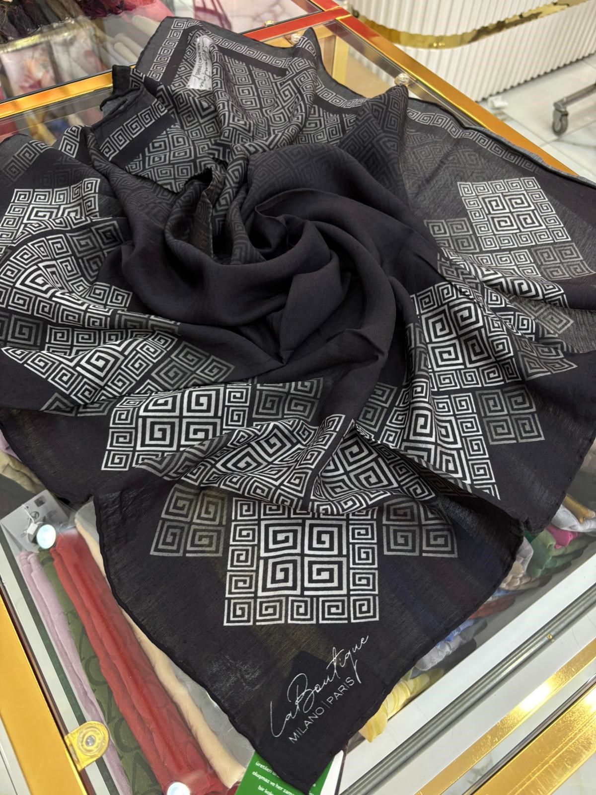 La Boutique Yeni Sezon Desenli Güz Yaz Serinliği Eşarp 01