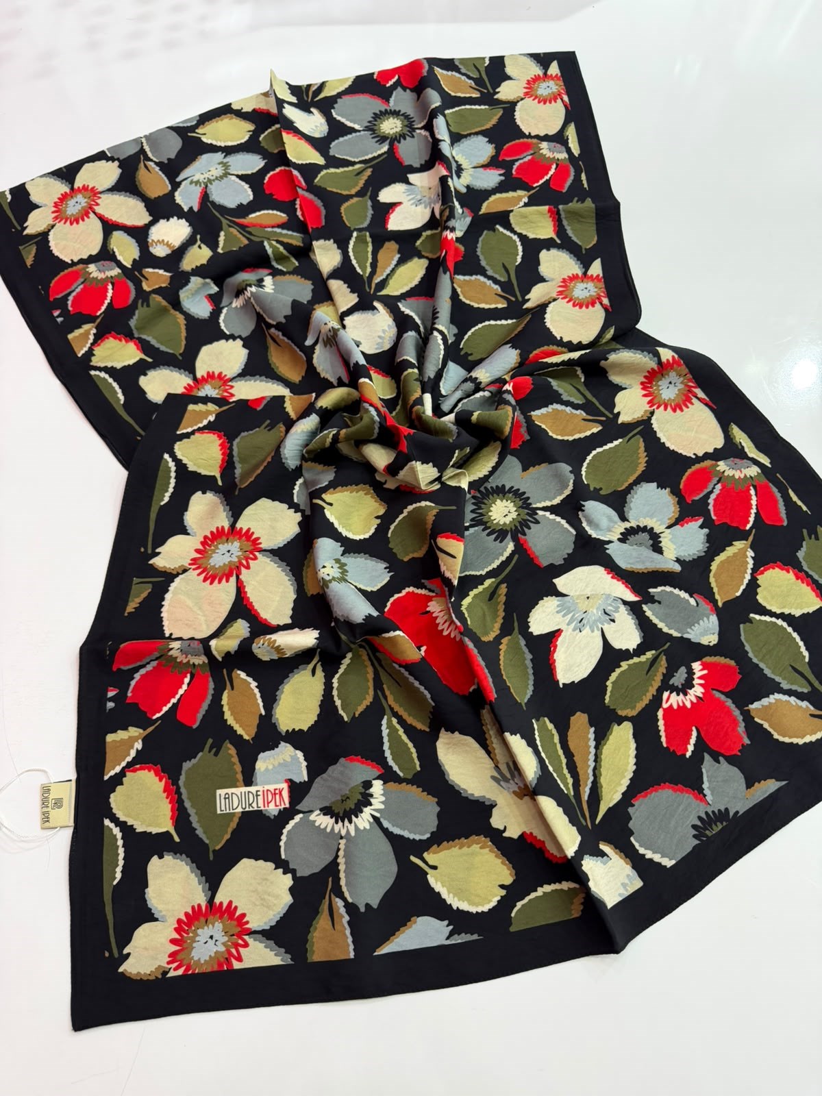 Ladure Premium Seri Şal 03
