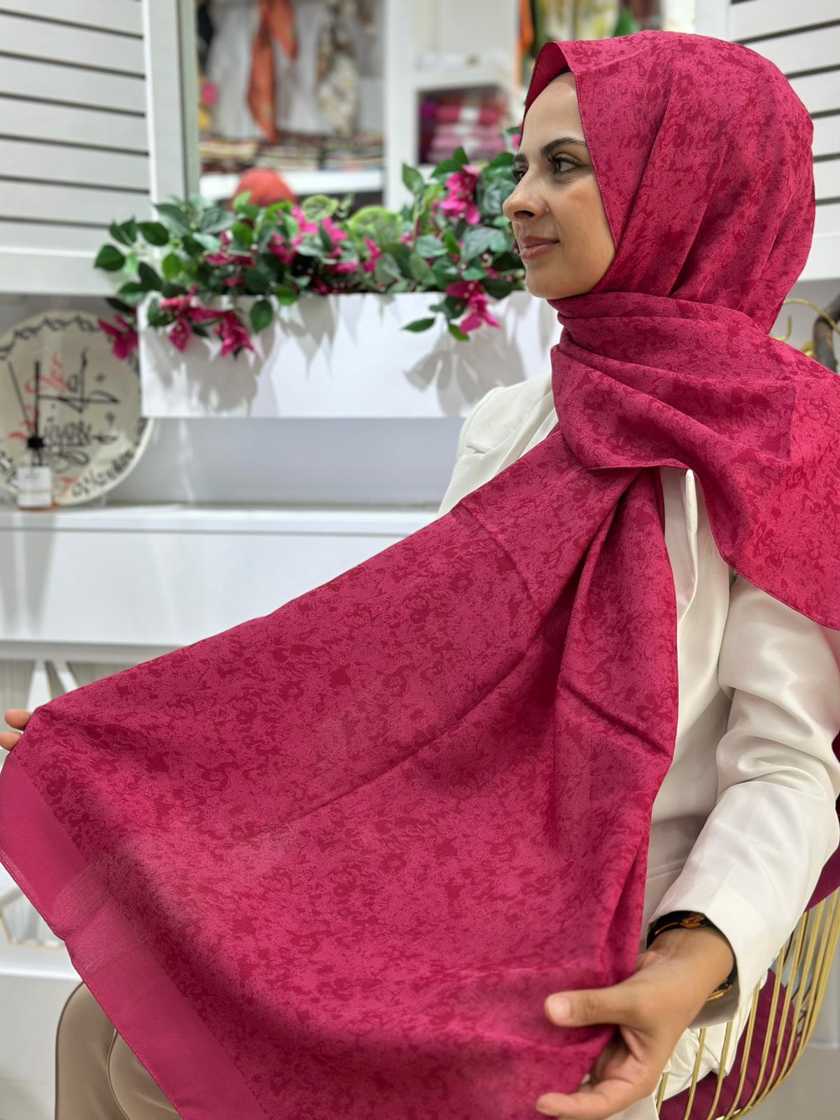 Silvia Bulut Desenli Şal Yeni Fuşya Rengi