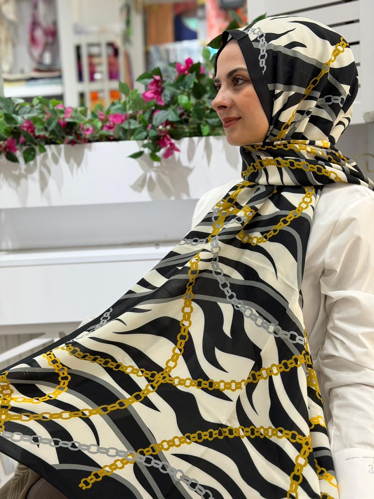 Sisley Desenli Floş Viskon Şal 03