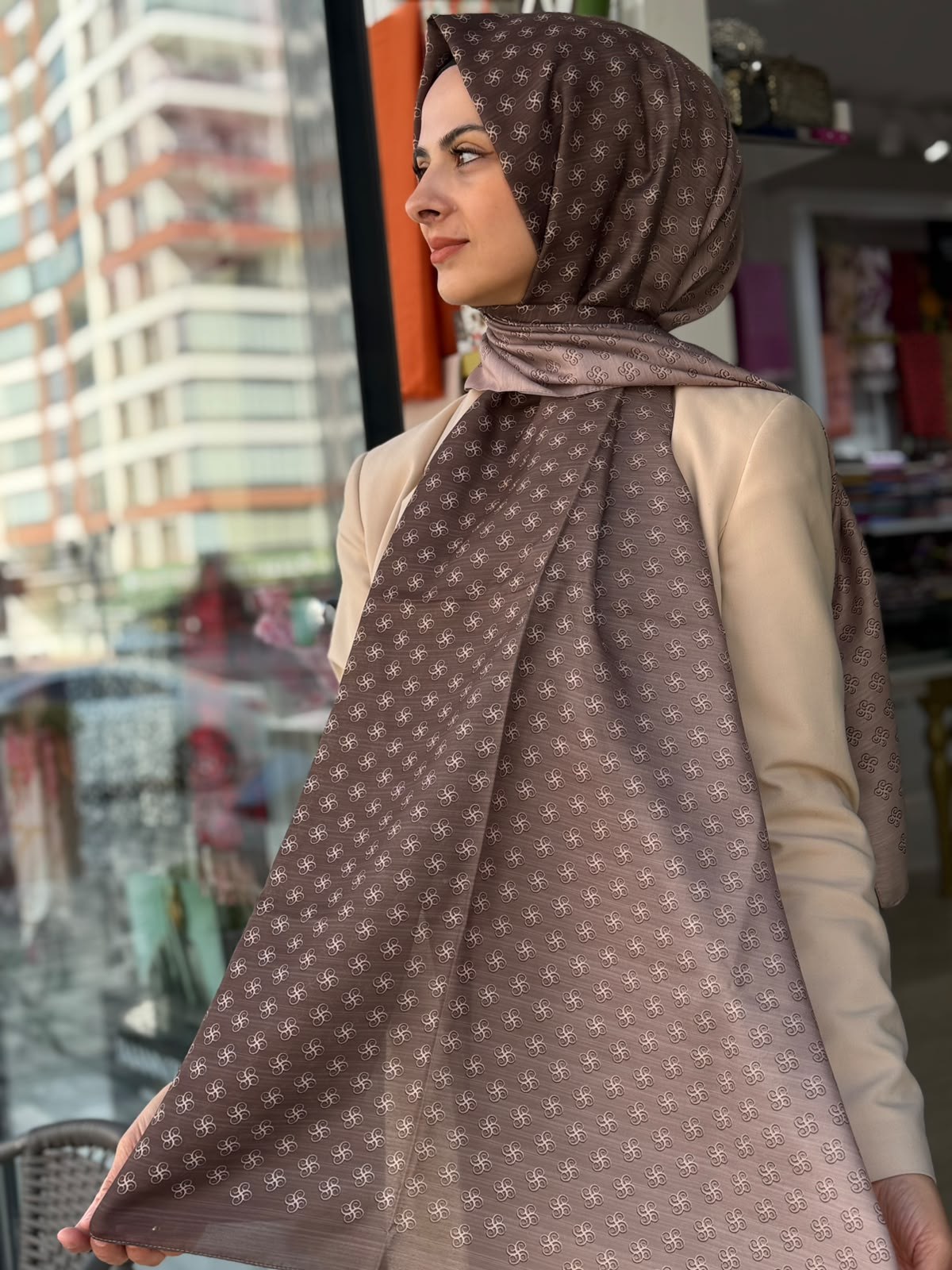 Siyane Desenli Şal