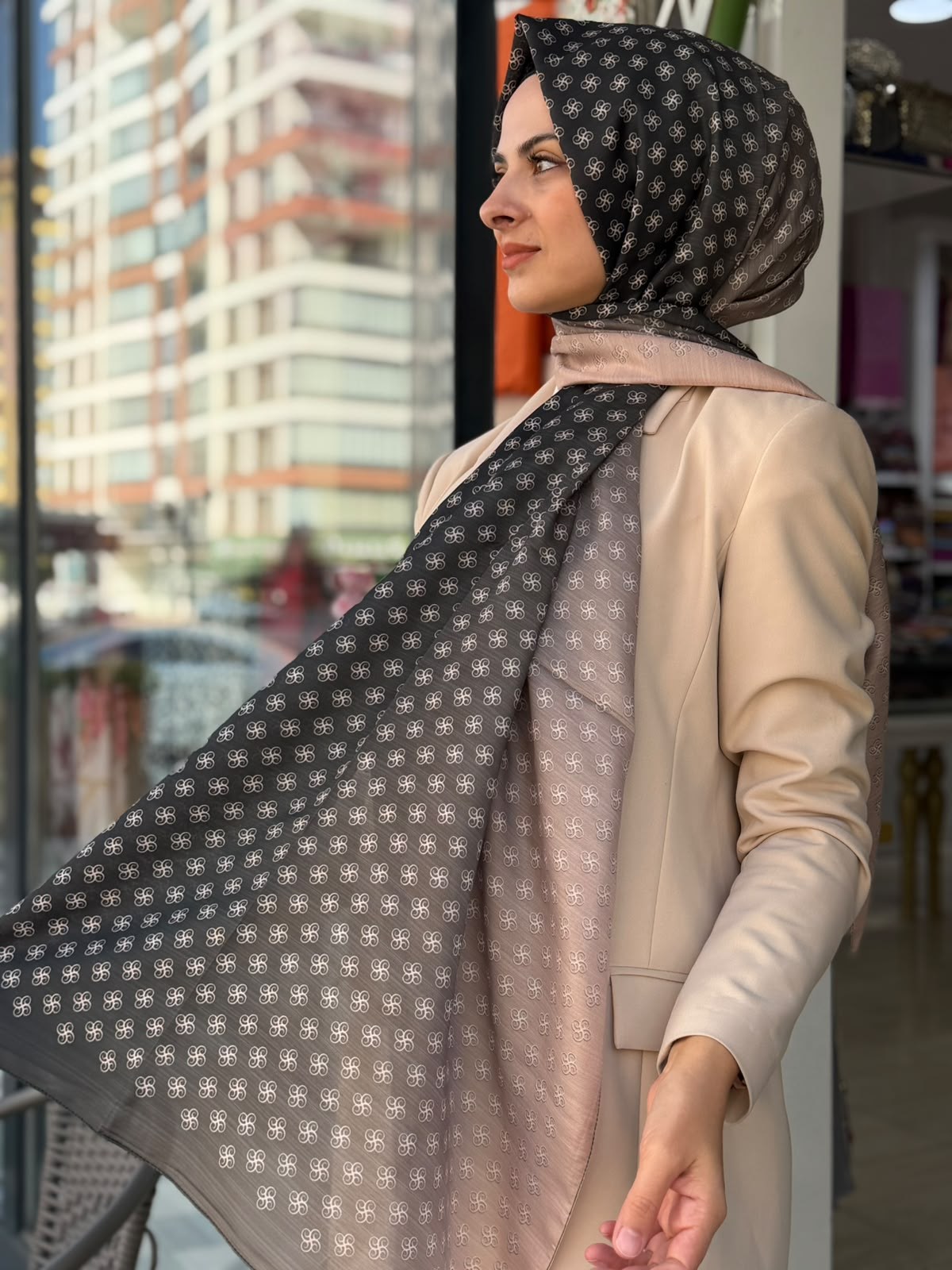 Siyane Desenli Şal