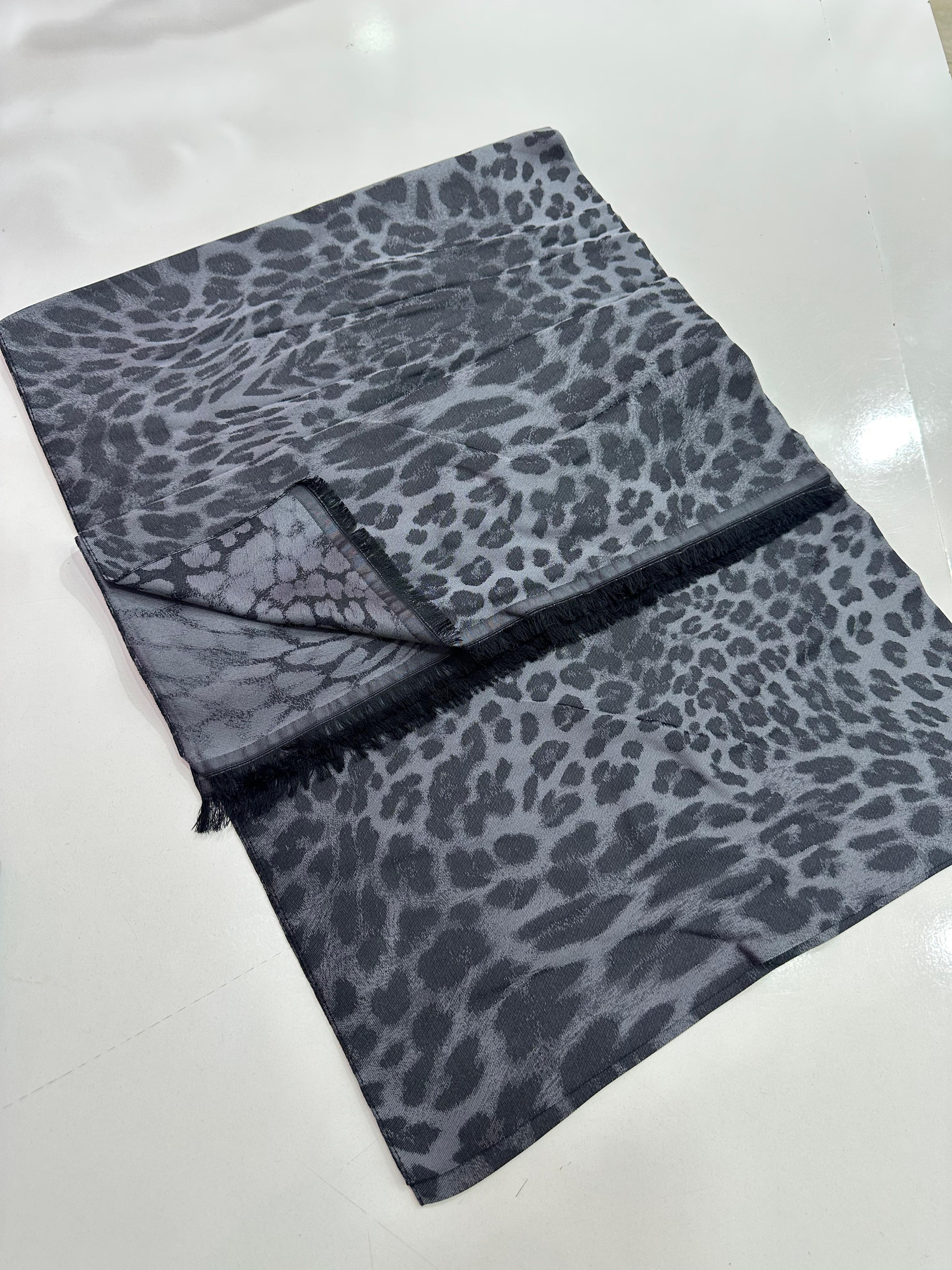 Siyane Leoparlı Desenli Şal Füme Rengi