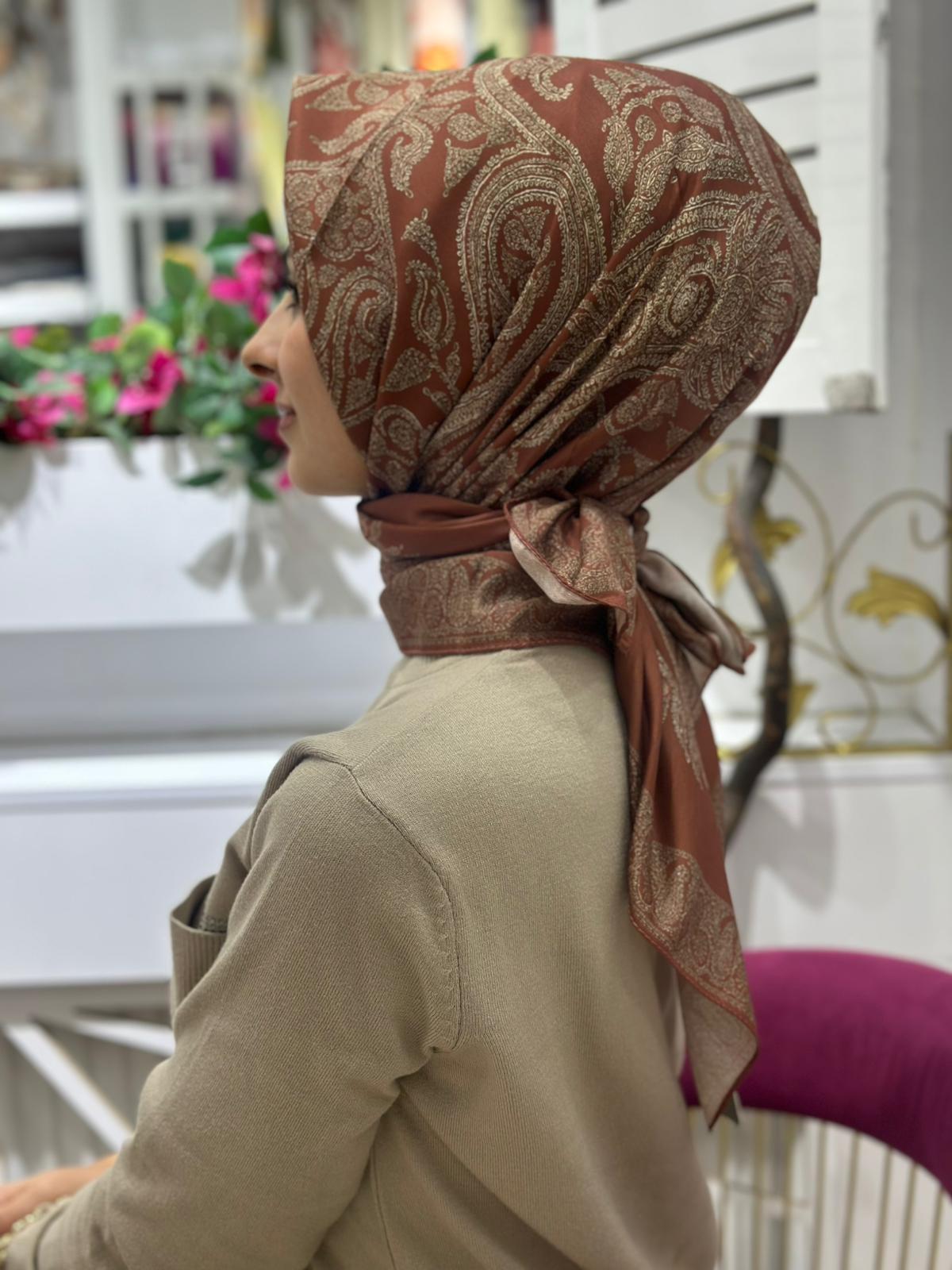 Siyane Motif Desenli Eşarp 08