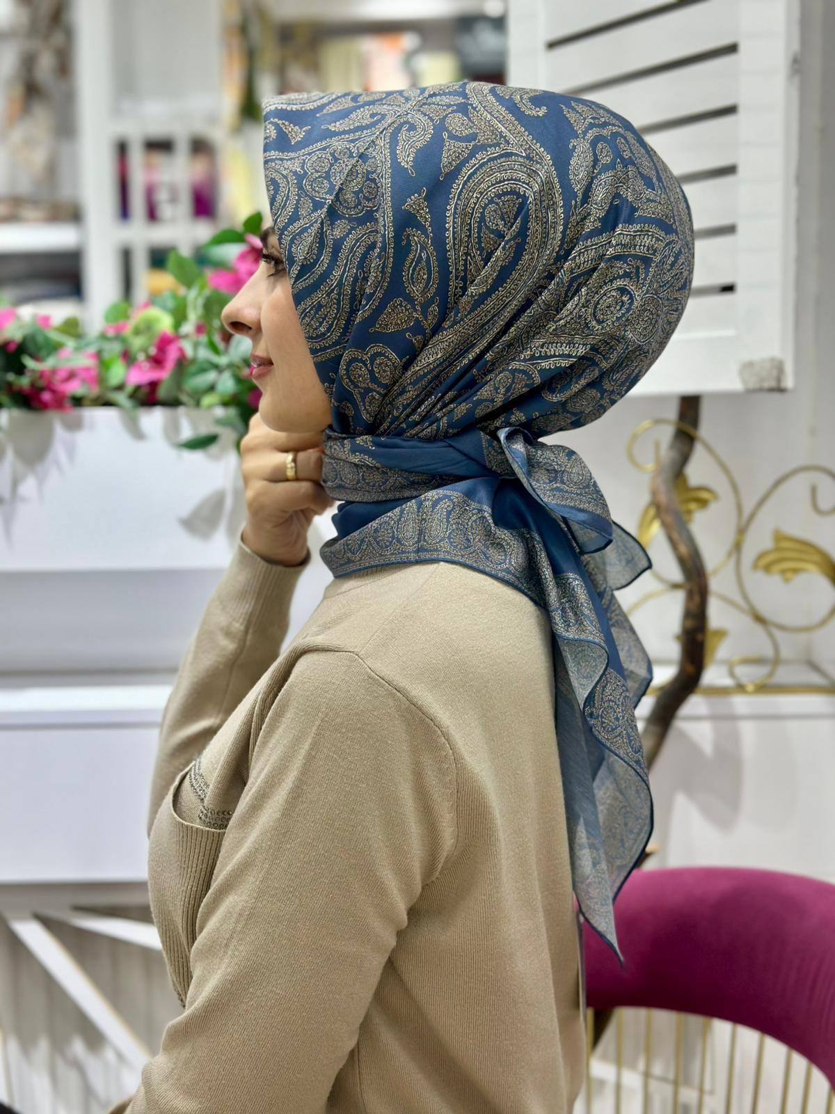 Siyane Motif Desenli Eşarp 12