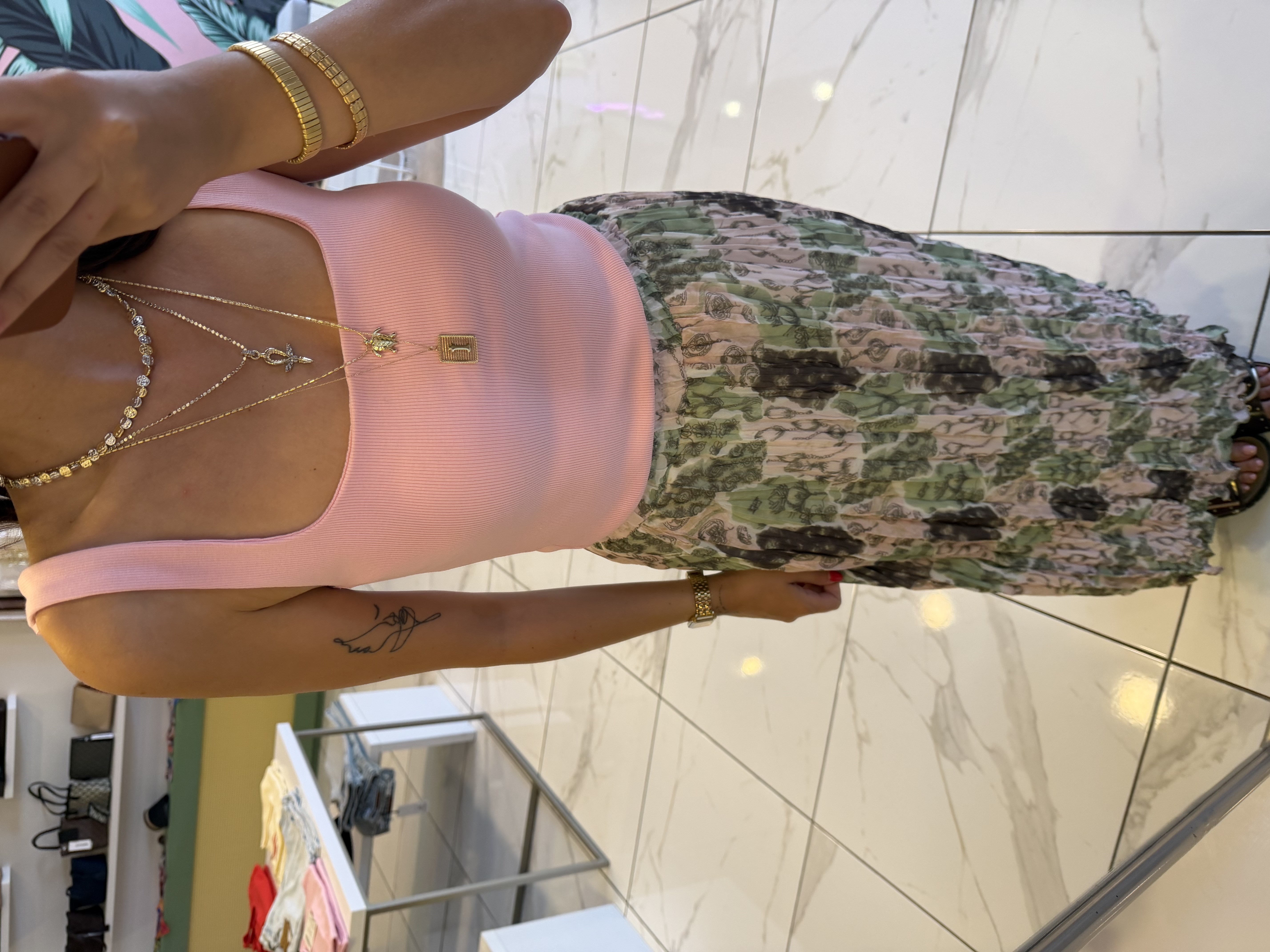 Dilvin Kare Yaka Pembe Atlet