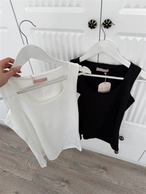 Beyaz Kare Yaka Likralı Bluz