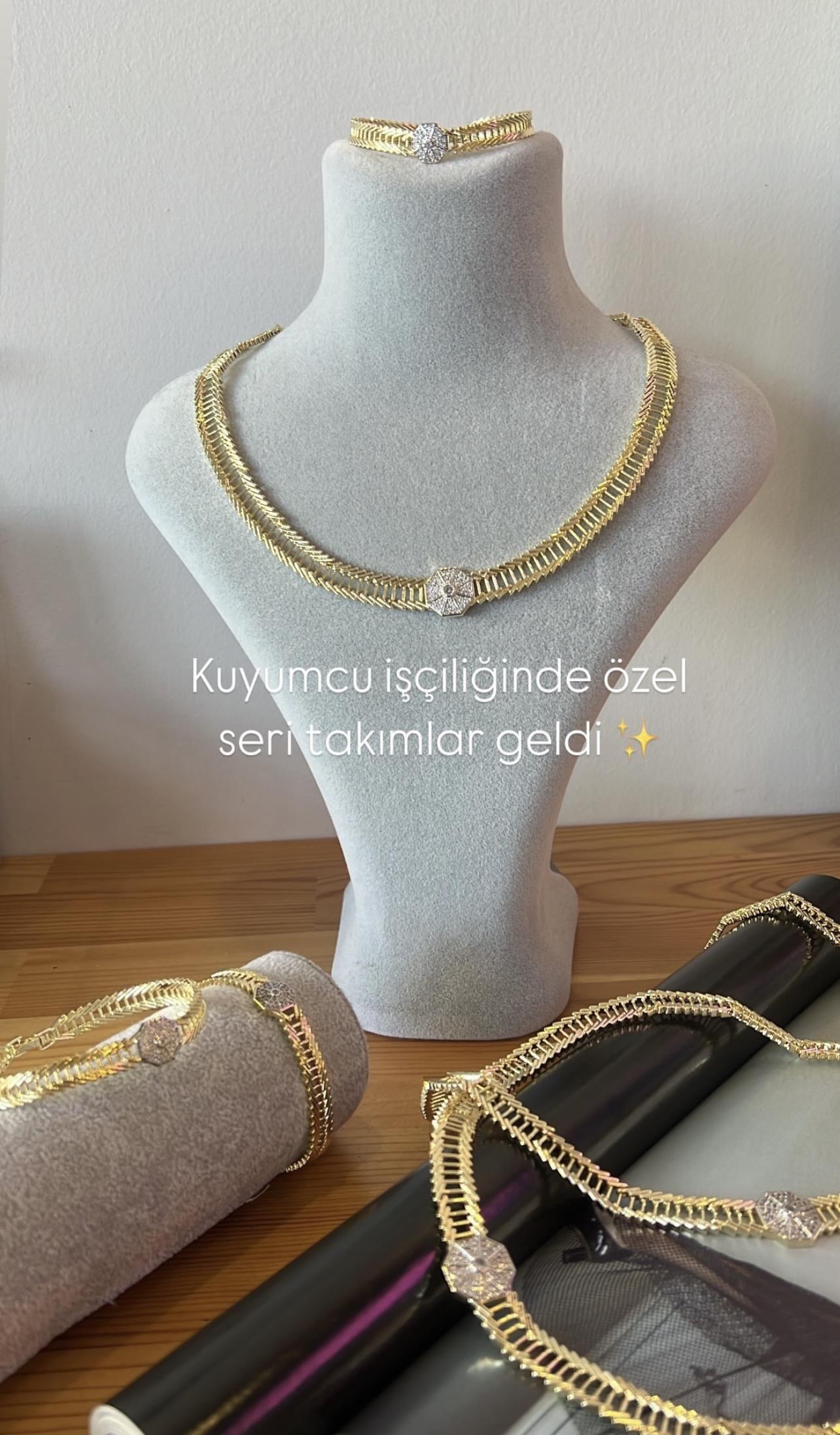 Özel seri kuyumcu işçiliğinde taşlı kolye bileklik takımı
