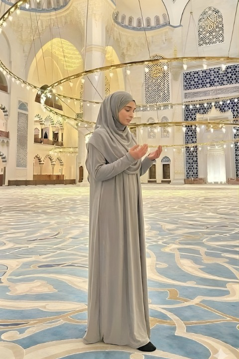 Hazır Şallı Tek Parça Namaz Elbisesi Açık Gri