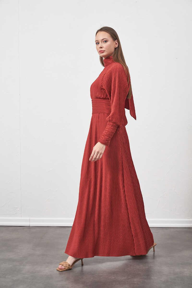 Pliseli Elbise Gülkurusu