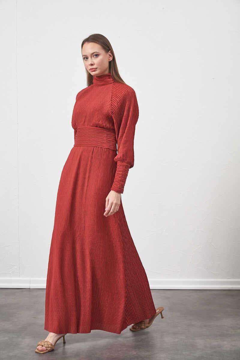 Pliseli Elbise Gülkurusu