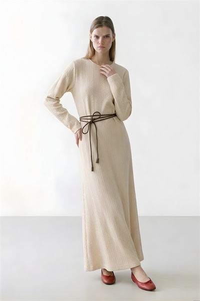 Dokulu Rahat Kesim Triko Elbise Ekru