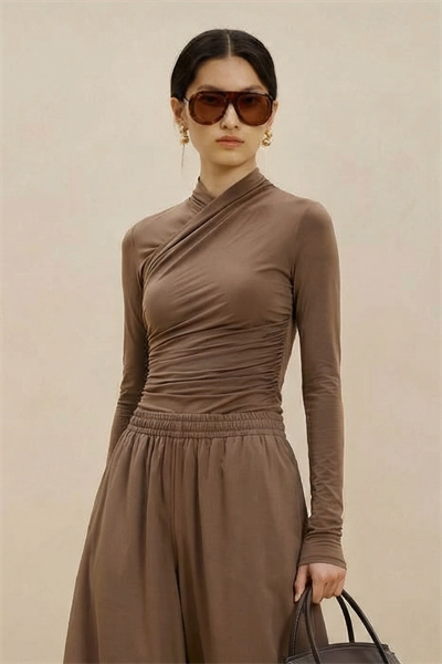 HELİA | Kruvaze Detaylı Drapeli Bluz Sütlü Kahve