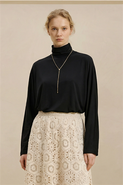 NORA | Dik Yaka Rahat Kesim Bluz Siyah