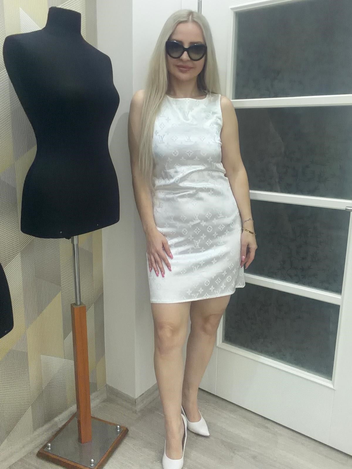 Desenli Saten Elbise Beyaz