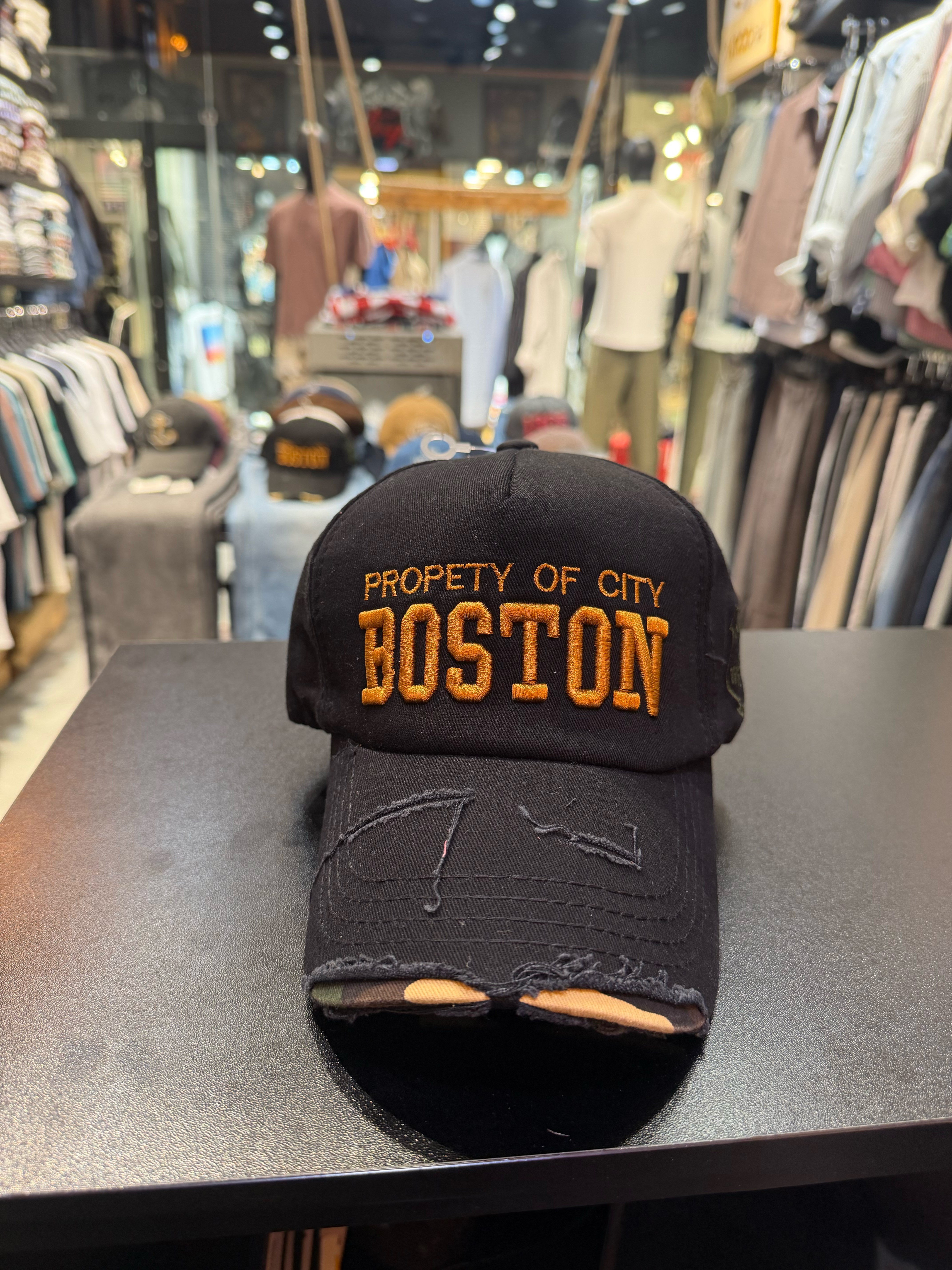 Yırtık Detaylı Boston Model Şapka