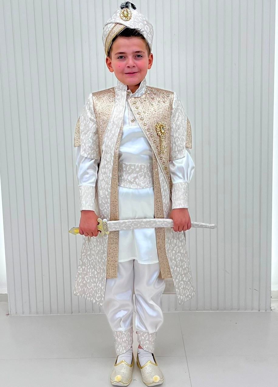 Gold Brokar Kumaşlı Broşlu Kaftan Sünnet Kıyafeti