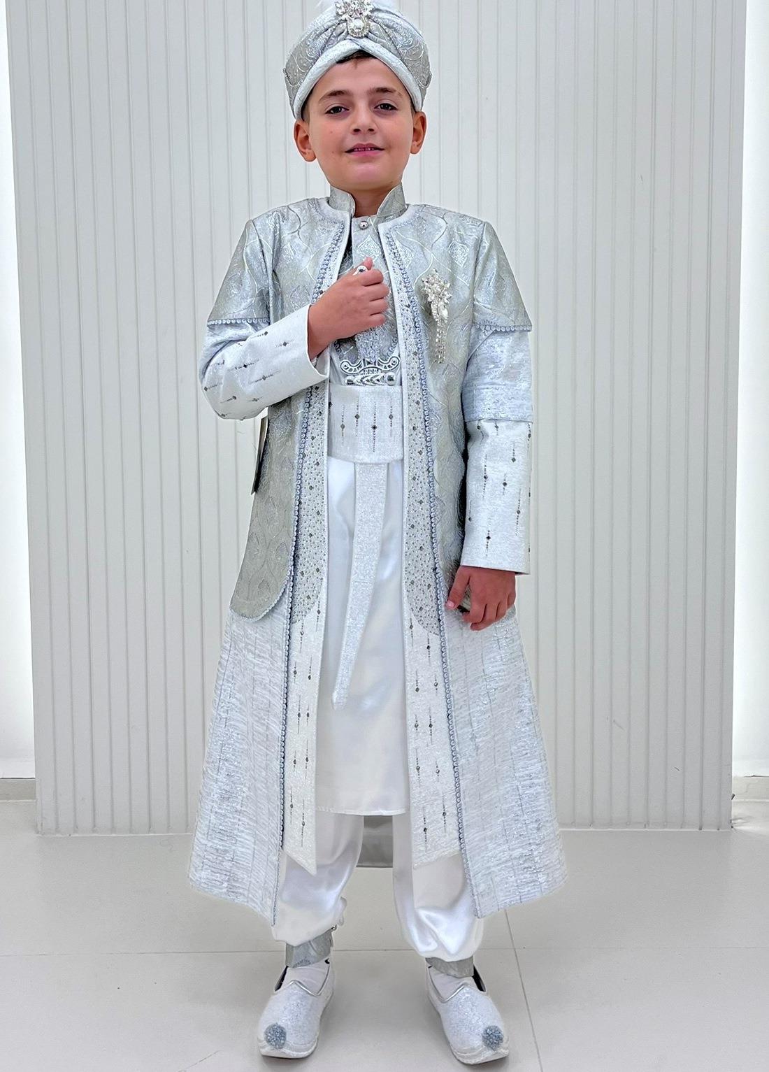 Gümüş Broşlu Uzun Kollu Kaftan Sünnet Kıyafeti