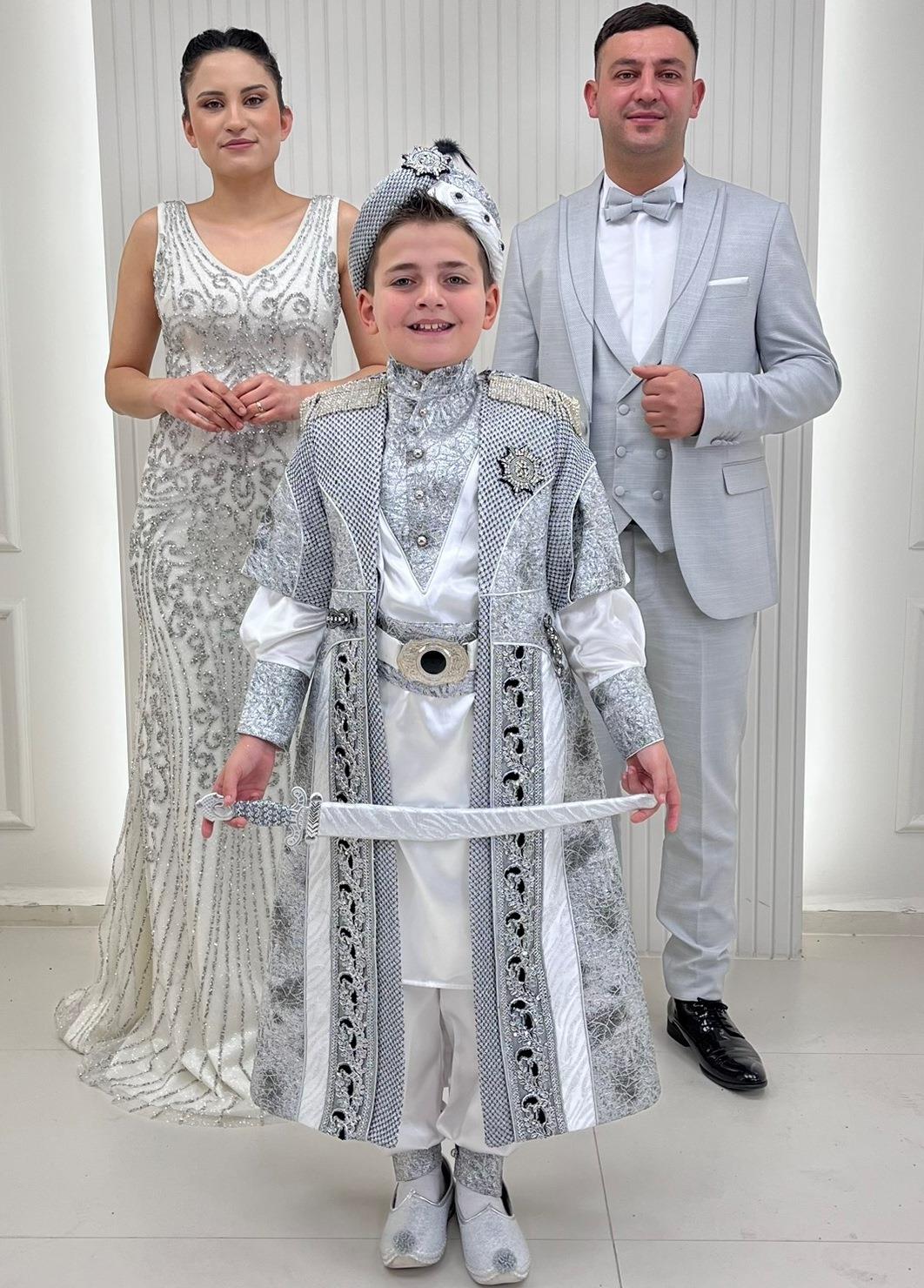 Kalın Askılı V Yaka Komple Taşlı Abiye Elbiseli Apoletli Gümüş Kaftanlı Damatlıklı Kombin Set 134