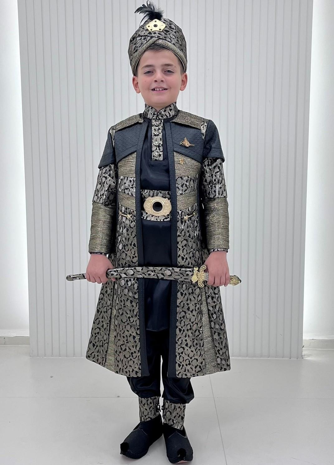 Omuzları Zırhlı Deri Kombinli Kaftan Sünnet Kıyafeti