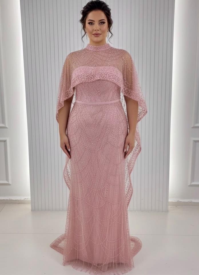 Pembe Halkalı Boncuklu Boyundan Geçme Pelerinli Abiye Elbise