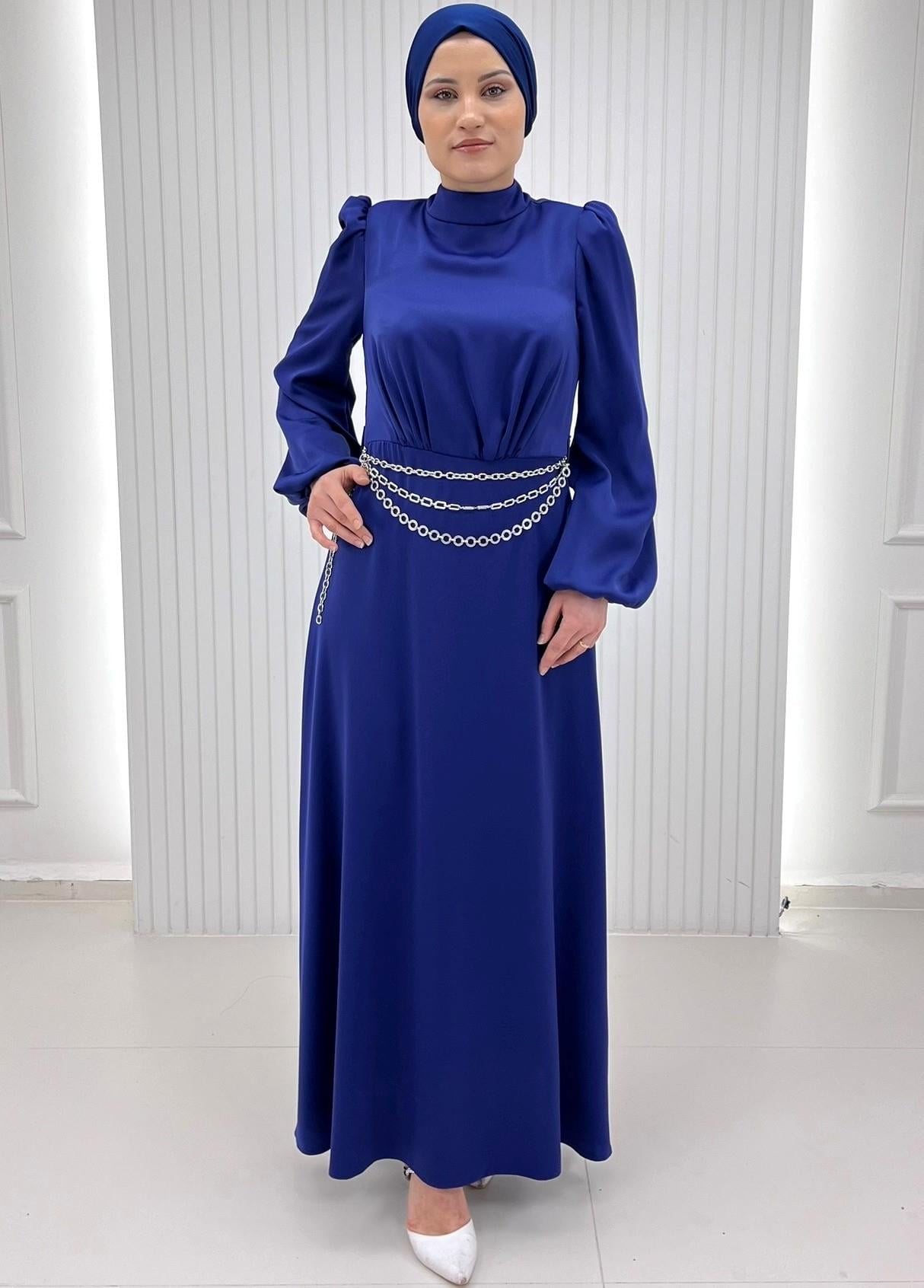 Saks Mavi Omzu Büzgülü Kol Ucu Geniş Beli Zincirli Tesettür Elbise