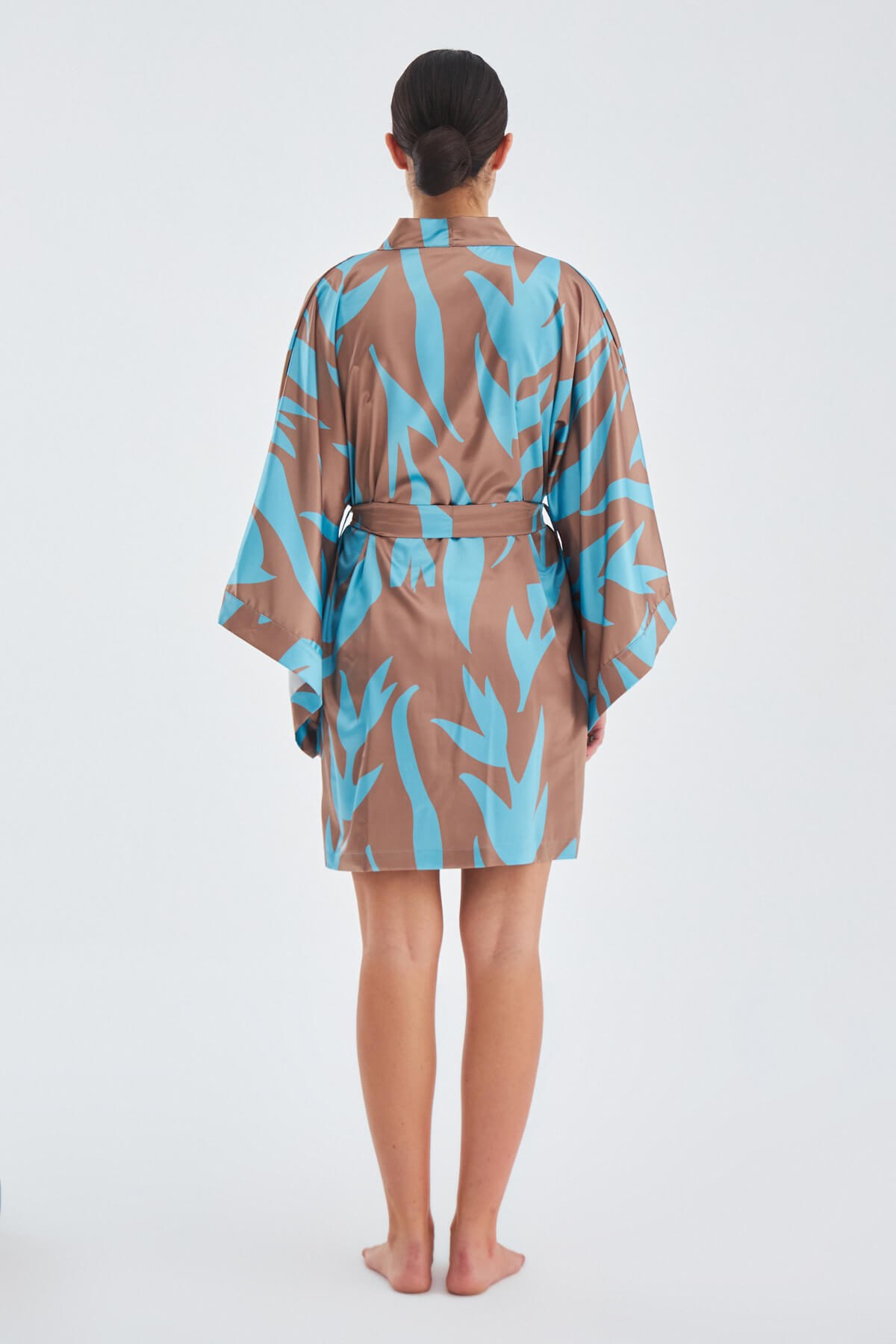 Peraluna KALINDA KIMONO Gemusterter 90 CM Satin-Sommer-Damenkimono - Bild 8 von 8