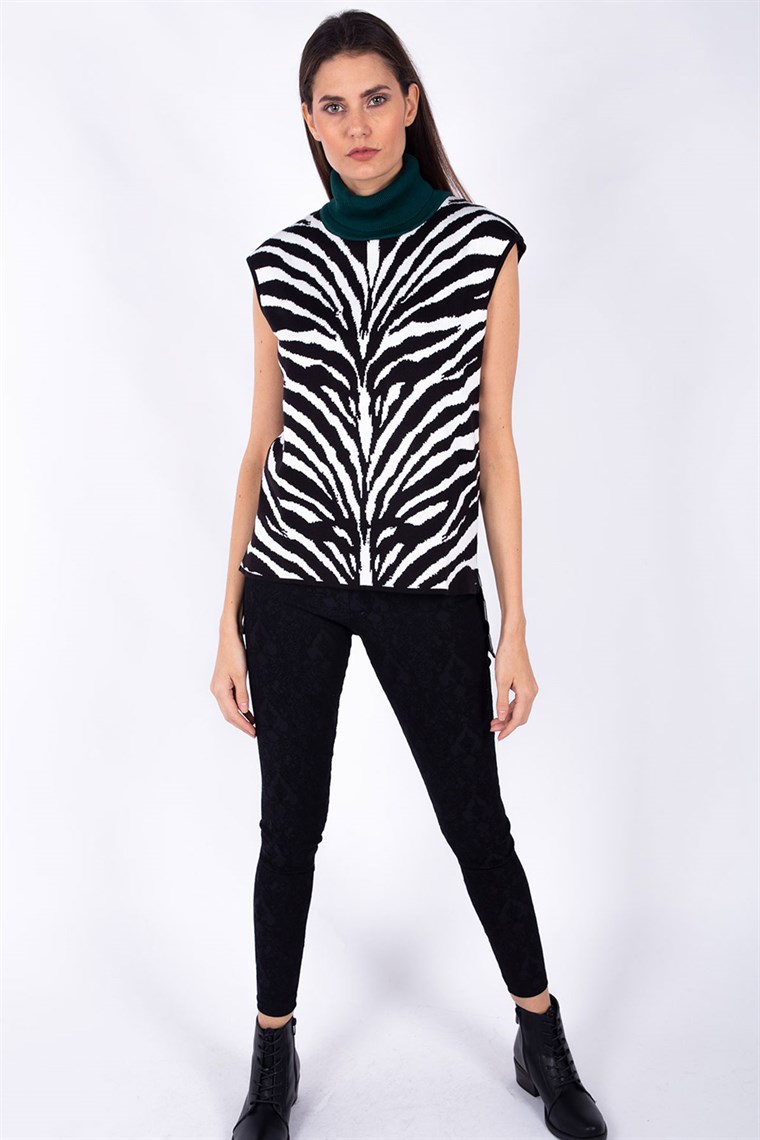 Peraluna Balıkçı Yaka Siyah Beyaz Zebra Desenli Kadın Triko Bluz