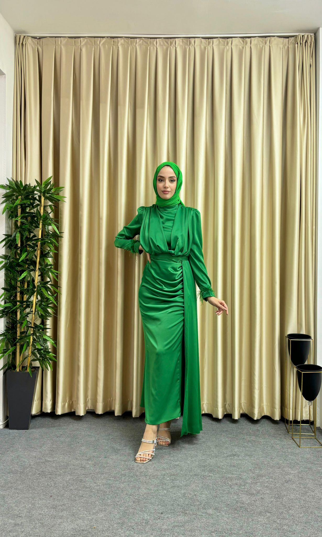 Kuyruklu Saten Abiye Çimen Yeşili 