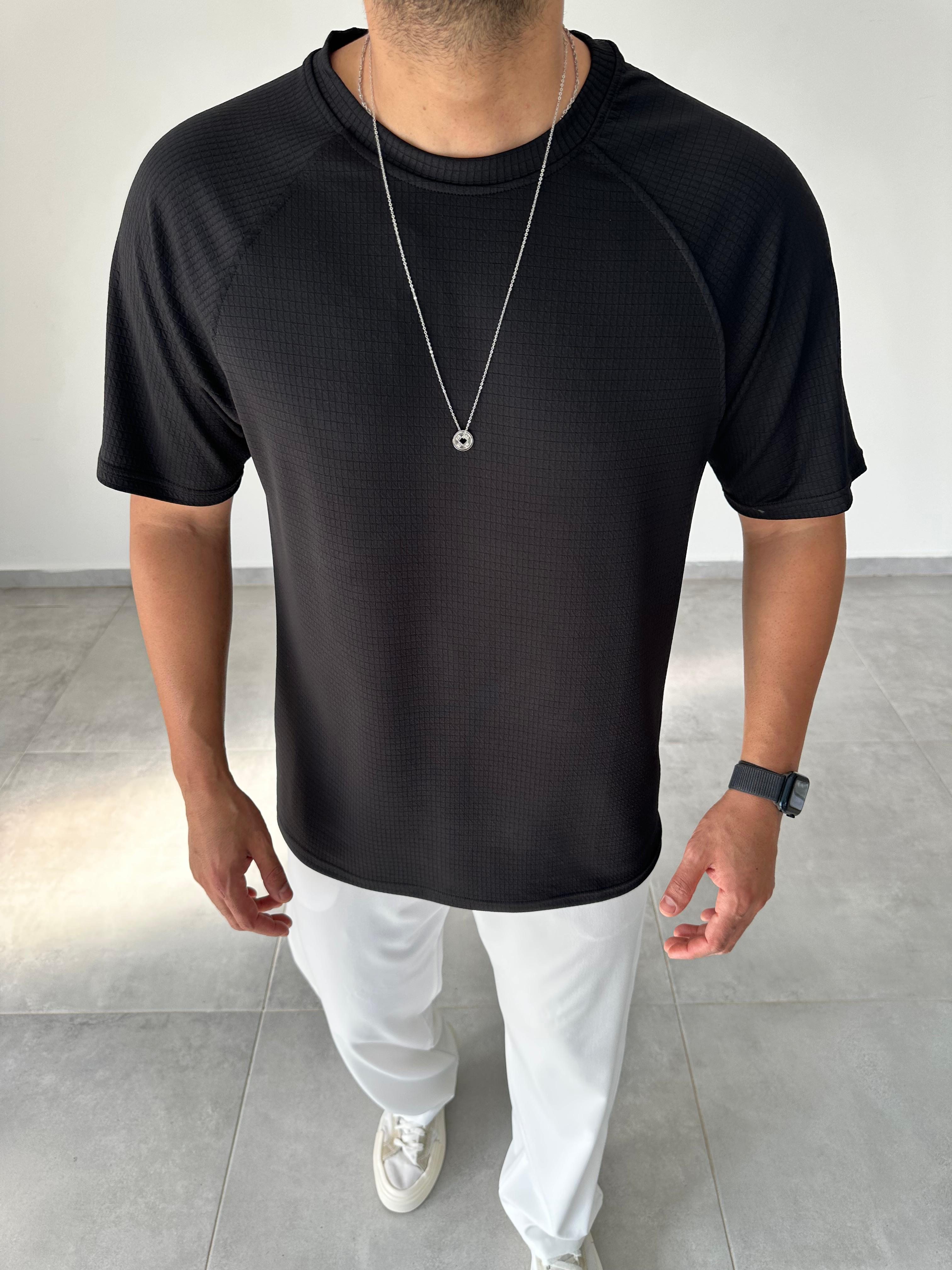 Siyah Renk Reglan Kol Detaylı Rahat Kesim T-Shirt