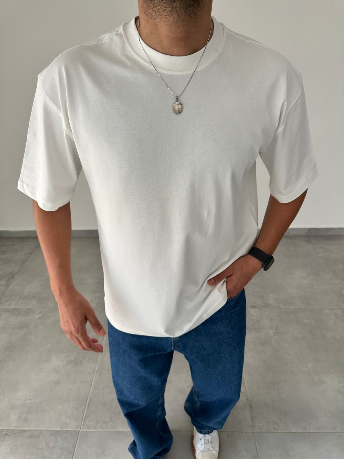 Beyaz Renk Oversize Kesim Basic T-Shirt