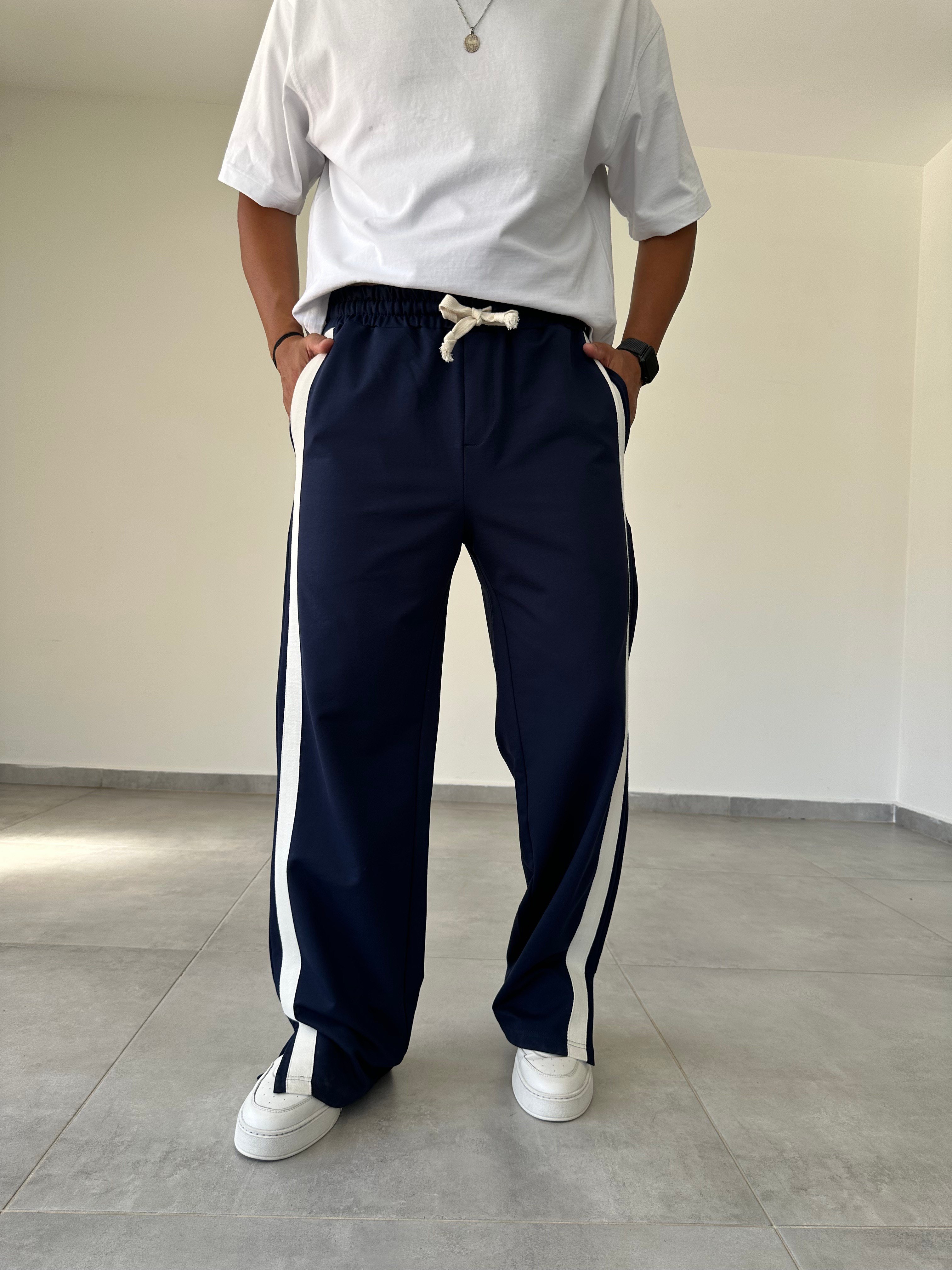 Lacivert Renk Şerit Detaylı Baggy Kesim Eşofman