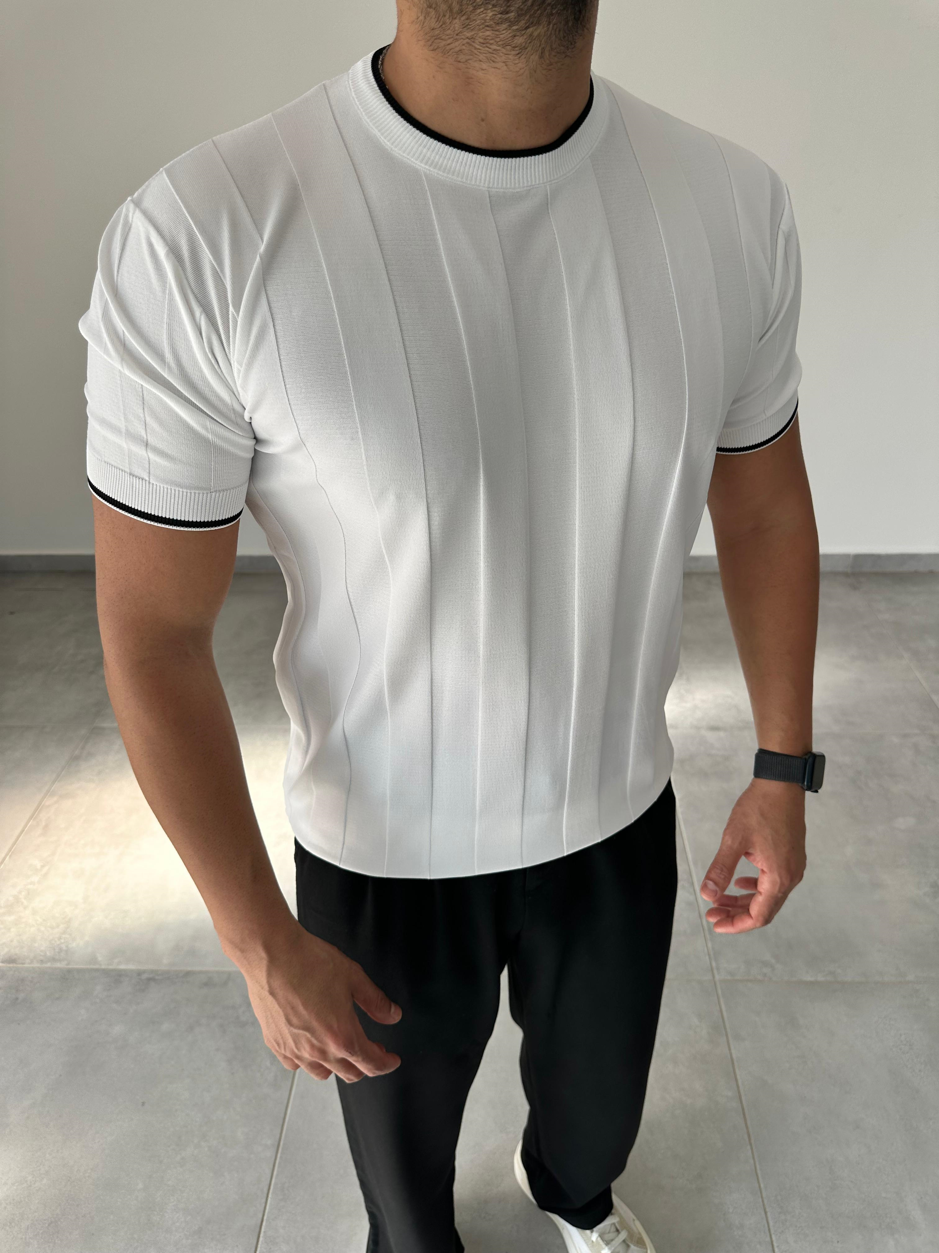 Yaka Ve Kol Kısmı Beyaz Şerit Detaylı Siyah Renk Basic T-Shirt